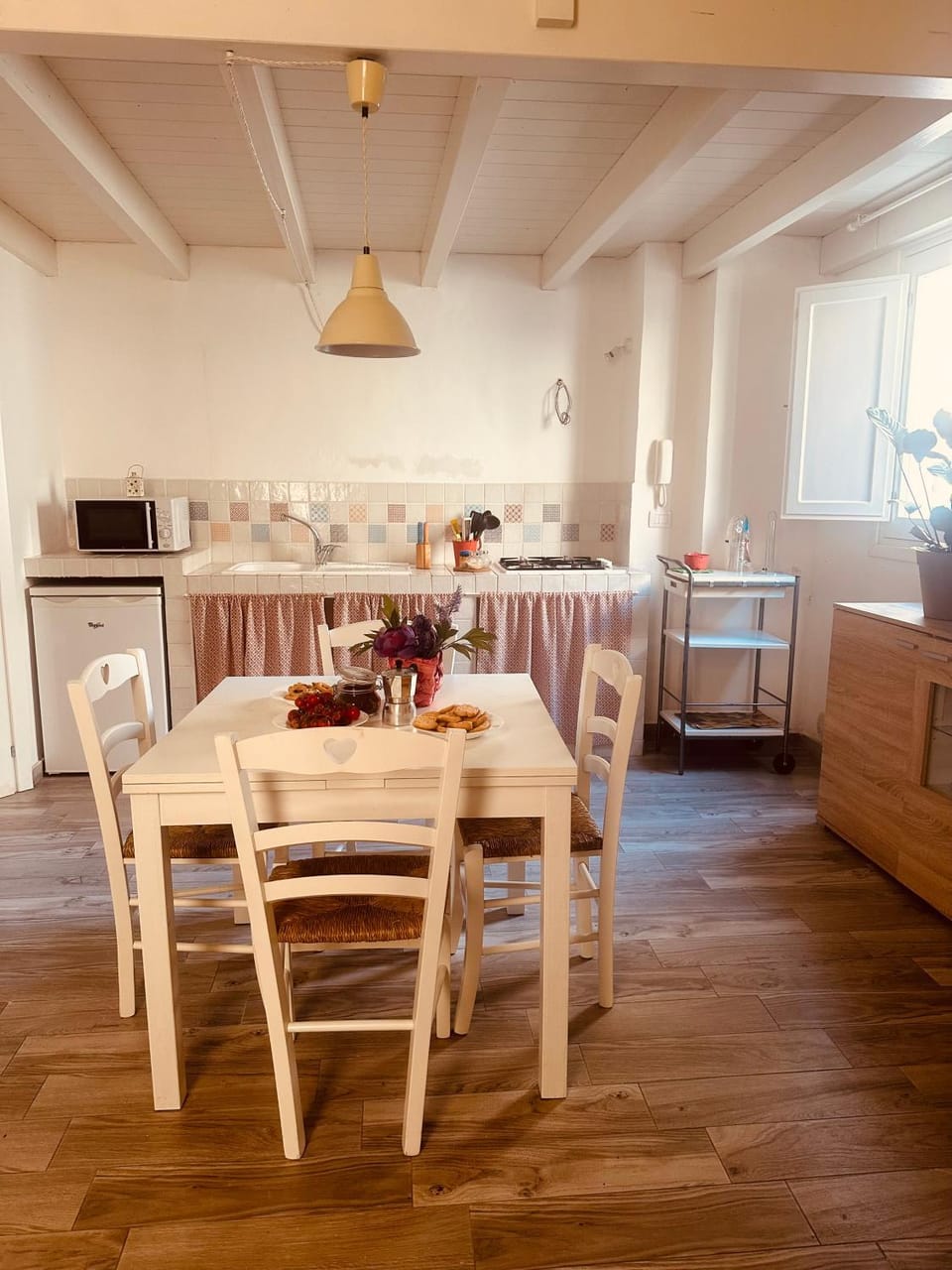 kitchen, air conditioner