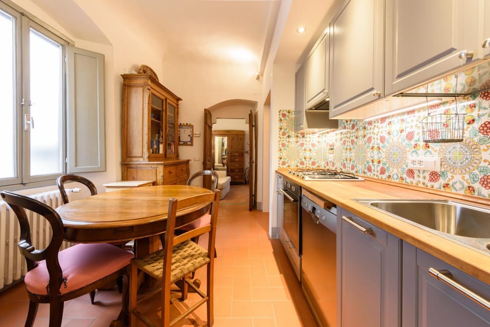 Kitchen or kitchenette, Dining area, pet friendly, stove
