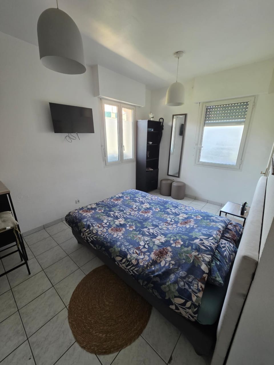 Bed, TV and multimedia