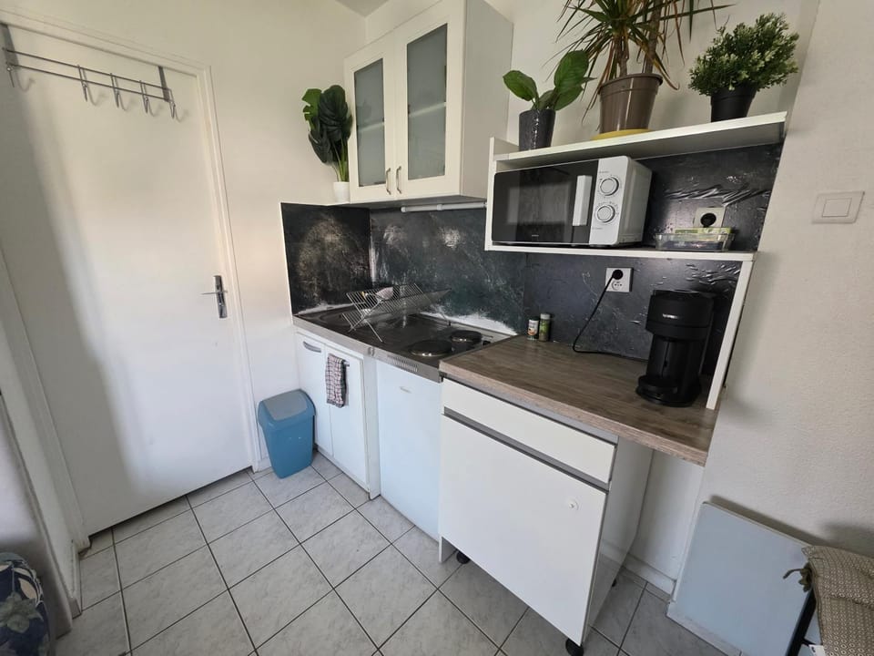 Kitchen or kitchenette, stove