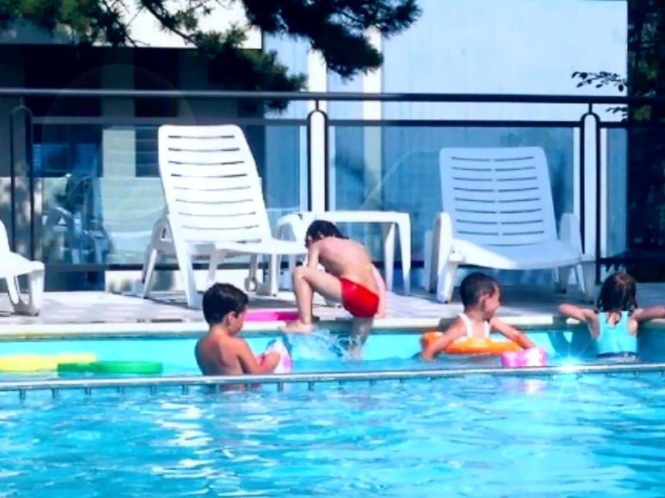 Swimming pool, sunbed