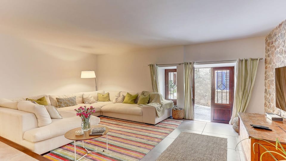 Communal lounge/ TV room, Living room