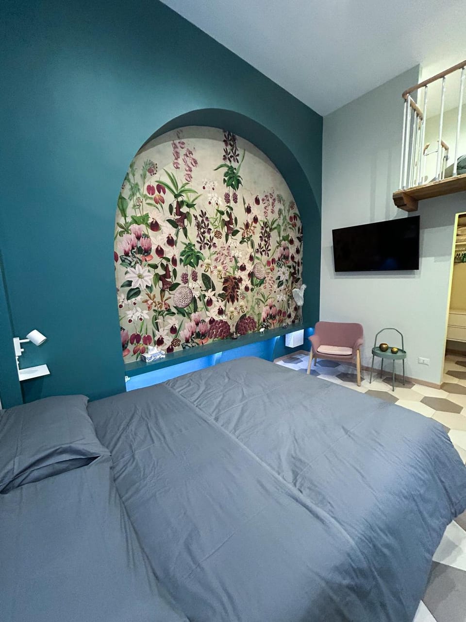 Bed, Photo of the whole room