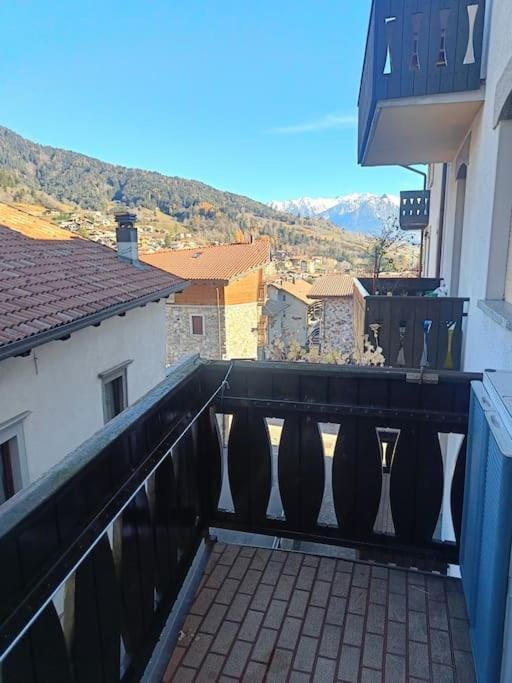 Balcony/Terrace, Mountain view