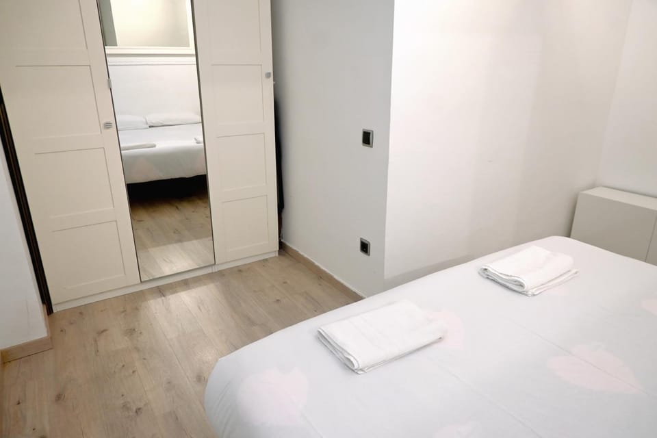 Bed, Photo of the whole room, Bedroom, towels, wardrobe