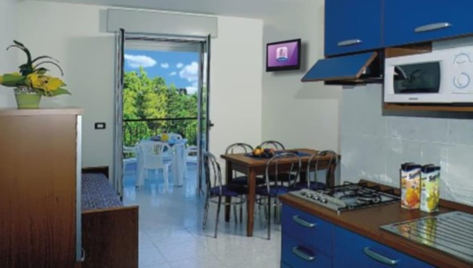 Living room, Dining area, kitchen