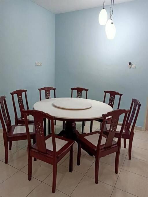 Seating area, Dining area