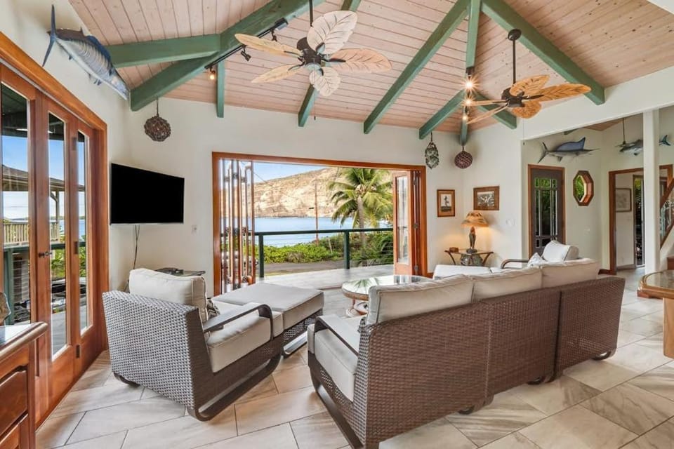 Manini Beachfront Getaway House in Kealakekua Bay