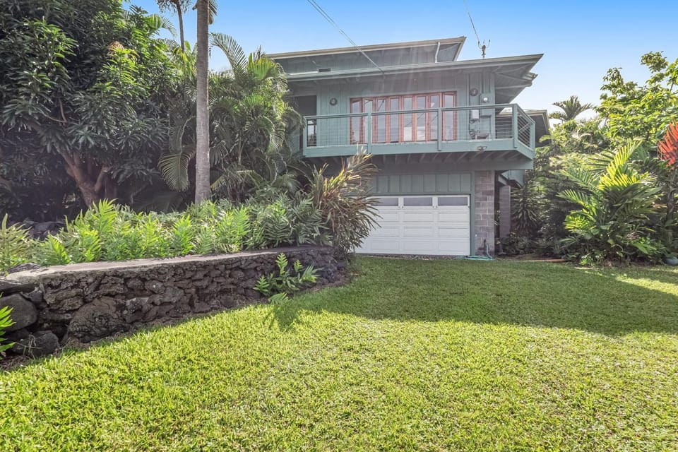 Manini Beachfront Getaway House in Kealakekua Bay