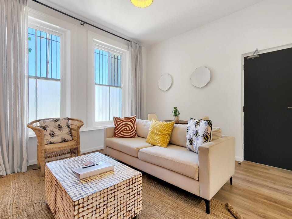 The Palm Flats Sunshine & Seashells 300m from sea Apartment in Sea Point