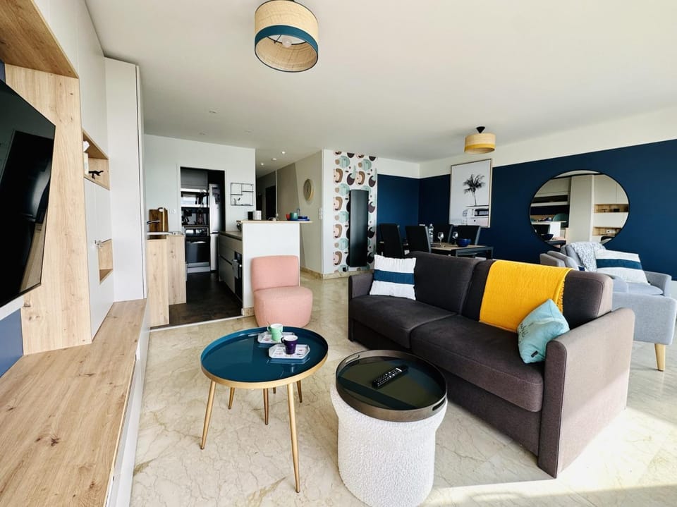 Communal lounge/ TV room, Living room