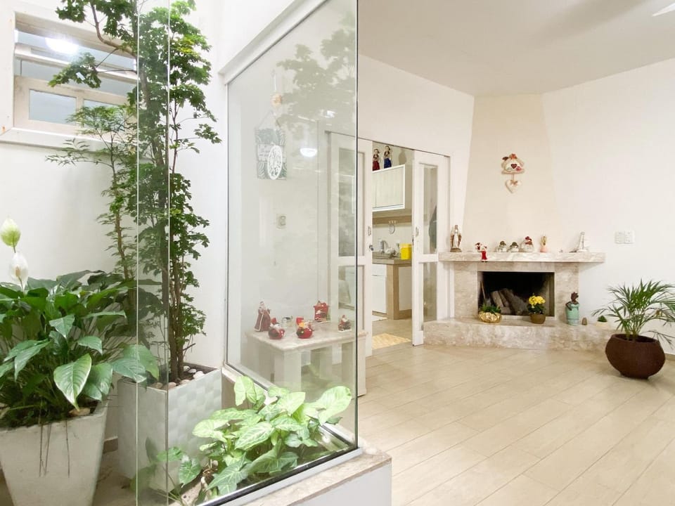 Garden, Living room
