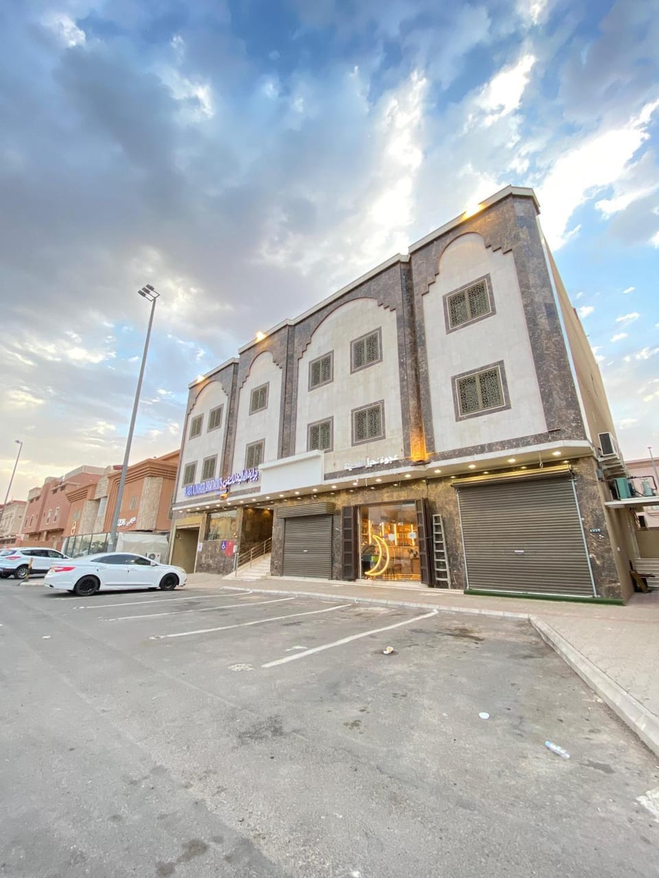 Property building, Street view, Location, Parking