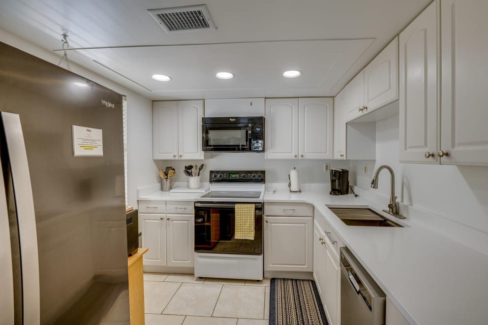 New Smyrna Beach Condo w/ Ocean-View Balcony! House in Edgewater