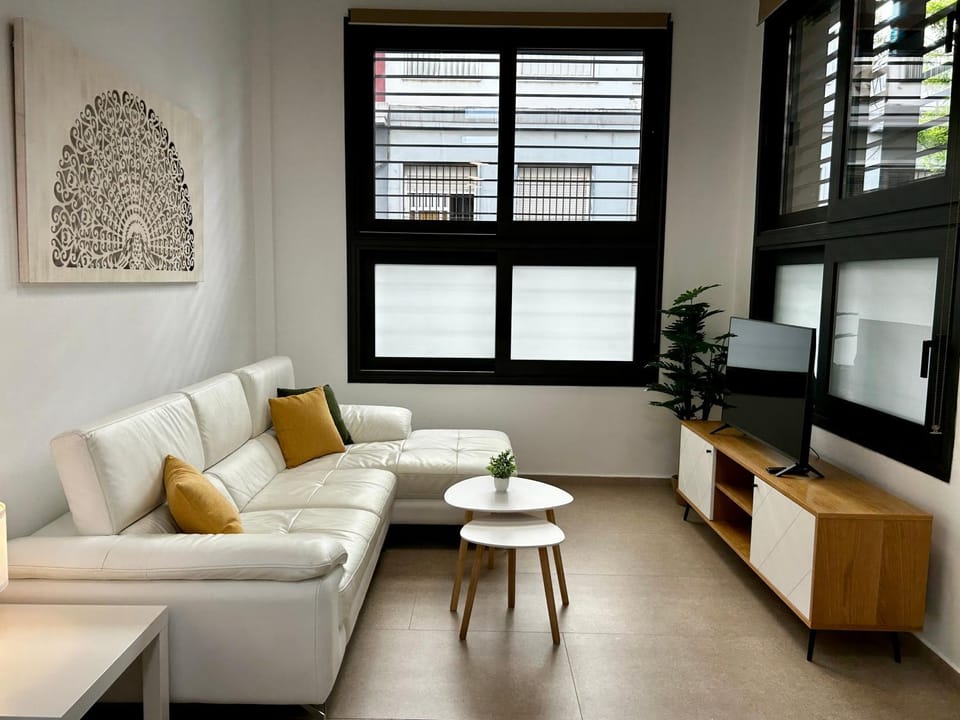 TV and multimedia, Living room, City view