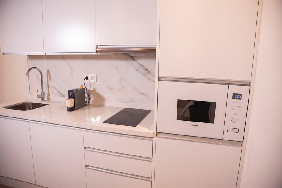 Coffee/tea facilities, Kitchen or kitchenette, stove, toaster