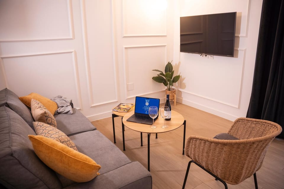 Off site, TV and multimedia, Living room, Seating area, Evening entertainment
