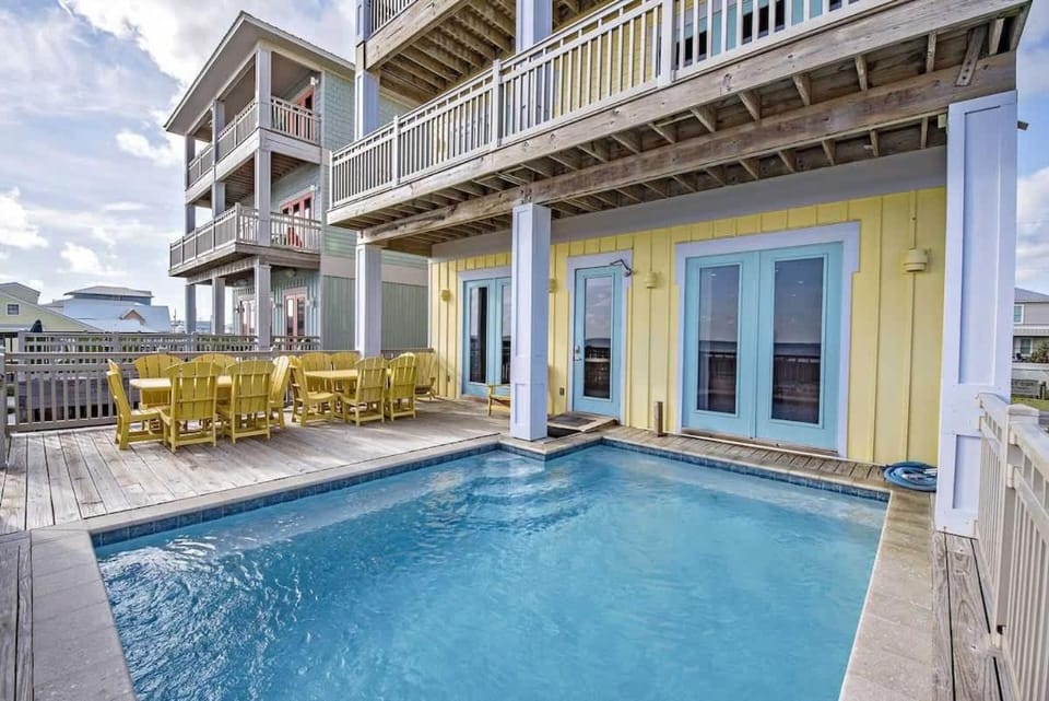 BeachFront 8Bedrooms Lemonshello House in West Beach
