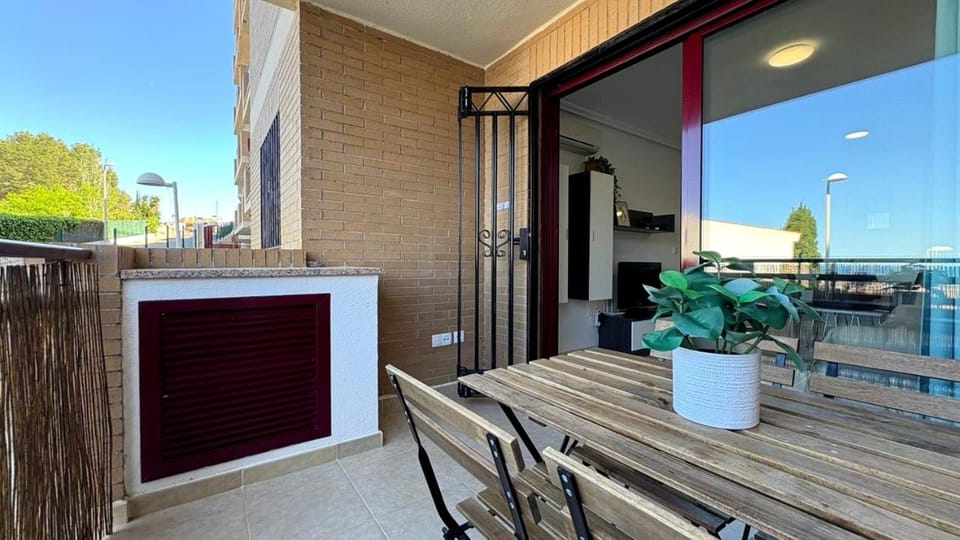 Property building, Off site, Day, Balcony/Terrace, Dining area, Pool view, Sea view