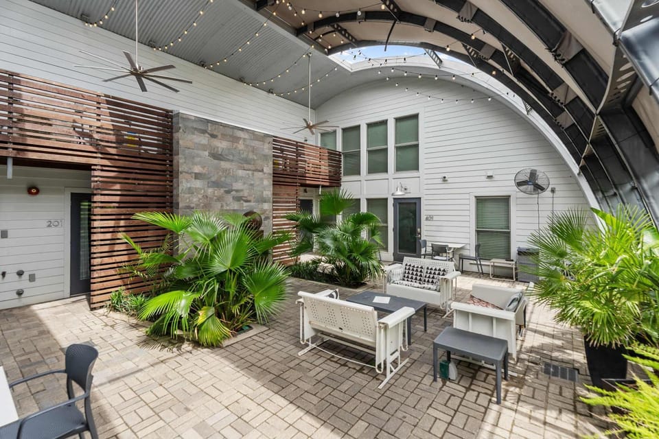 Moon 101 - Full Moon Suite - 2BR 2 5 Bath + Living Apartment in Ninth Ward