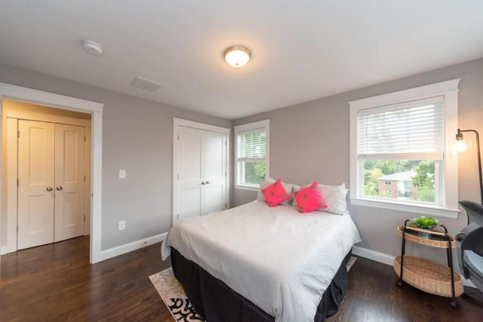 Ultra-Luxurious Home near Boston Pet-Friendly House in Waltham