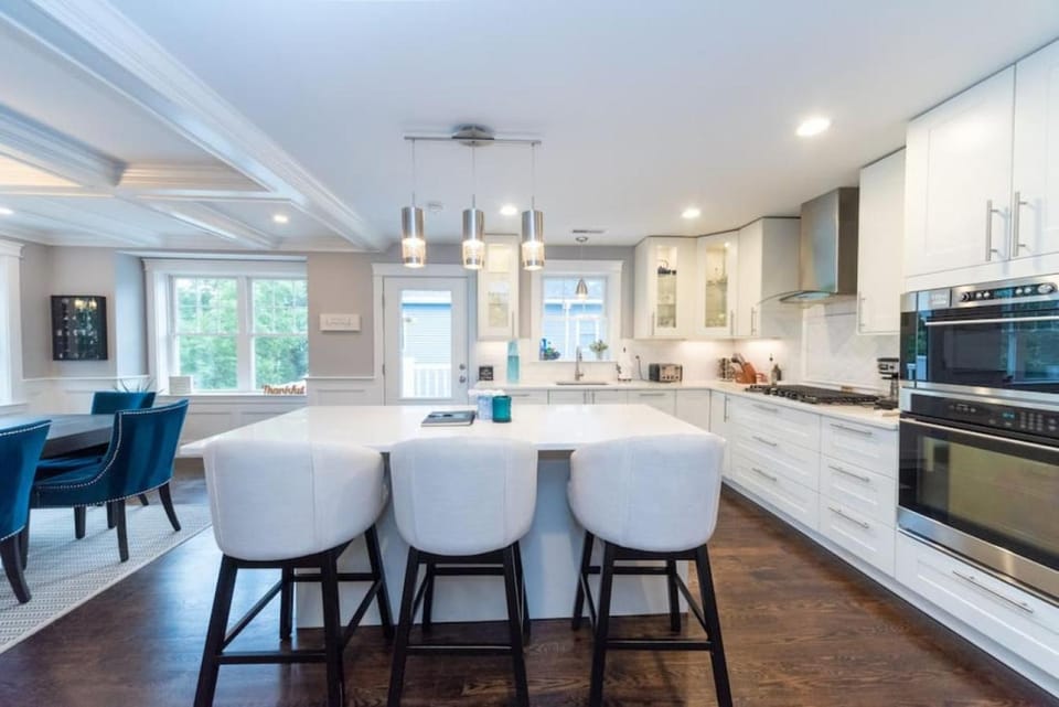 Ultra-Luxurious Home near Boston Pet-Friendly House in Waltham