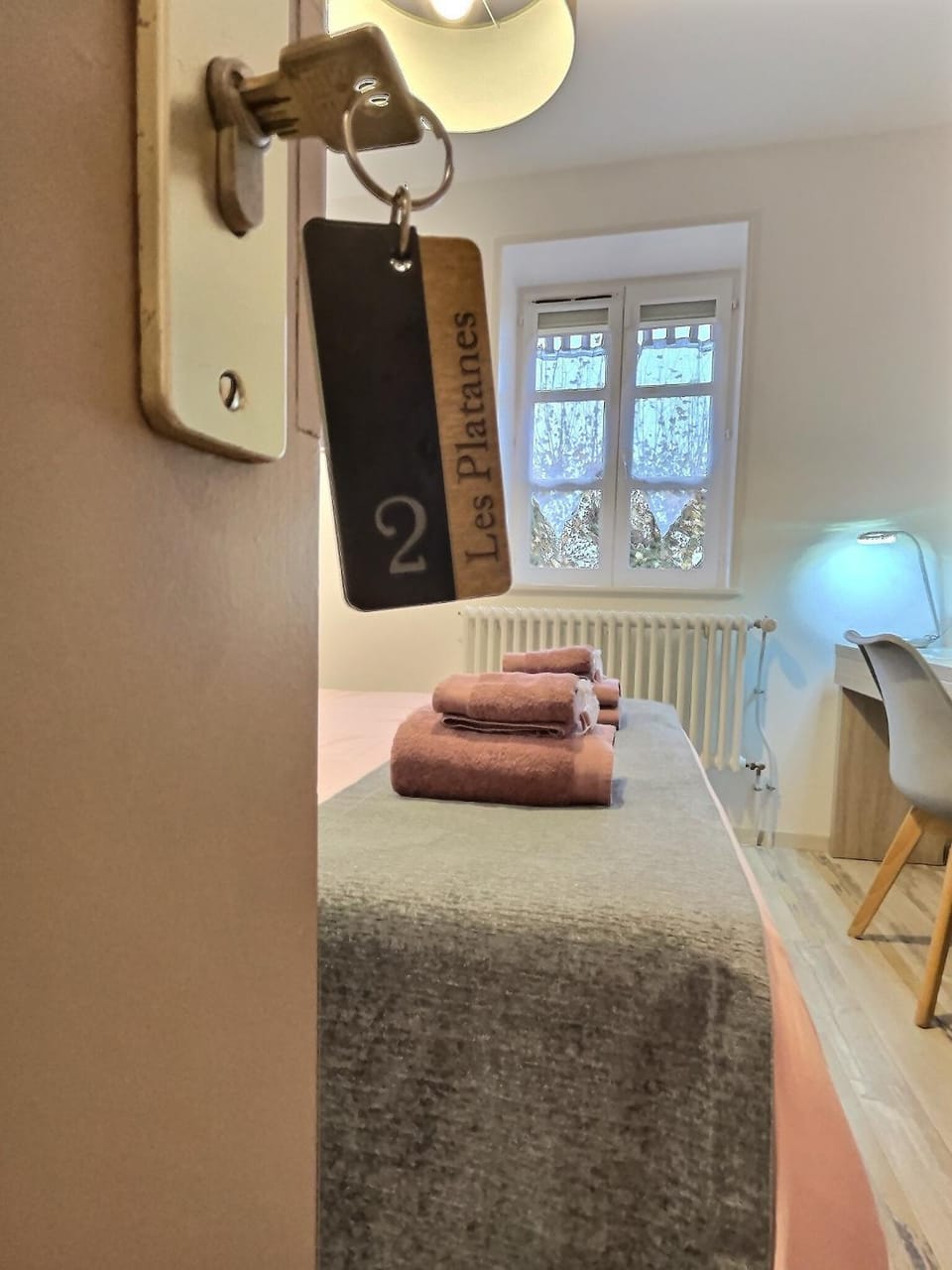 Bed, Photo of the whole room, Bedroom, towels