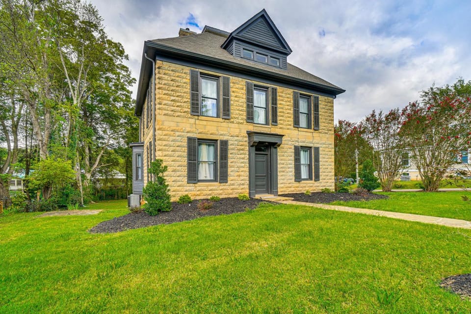 Spacious Athens Home ~ 1 Mi to Downtown! House in Tennessee