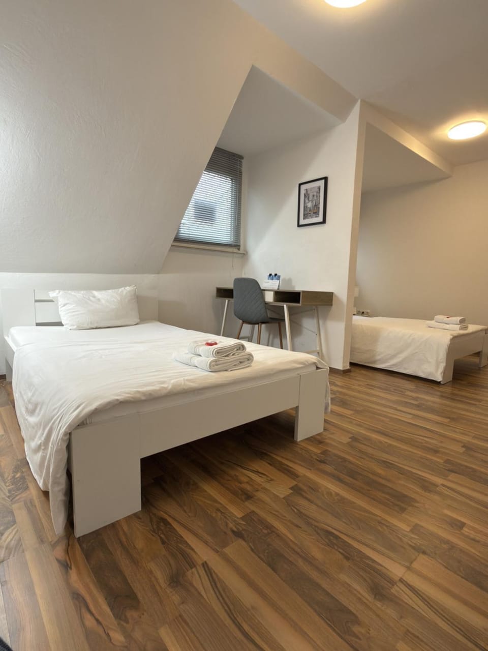 Bed, Photo of the whole room, Seating area, Bedroom, towels