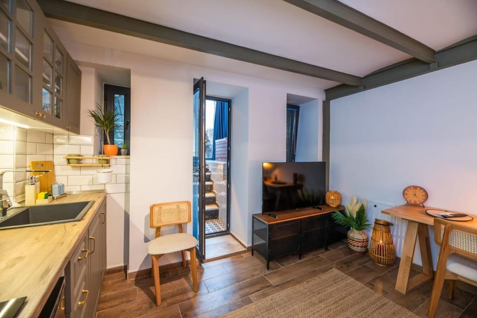 TV and multimedia, Kitchen or kitchenette