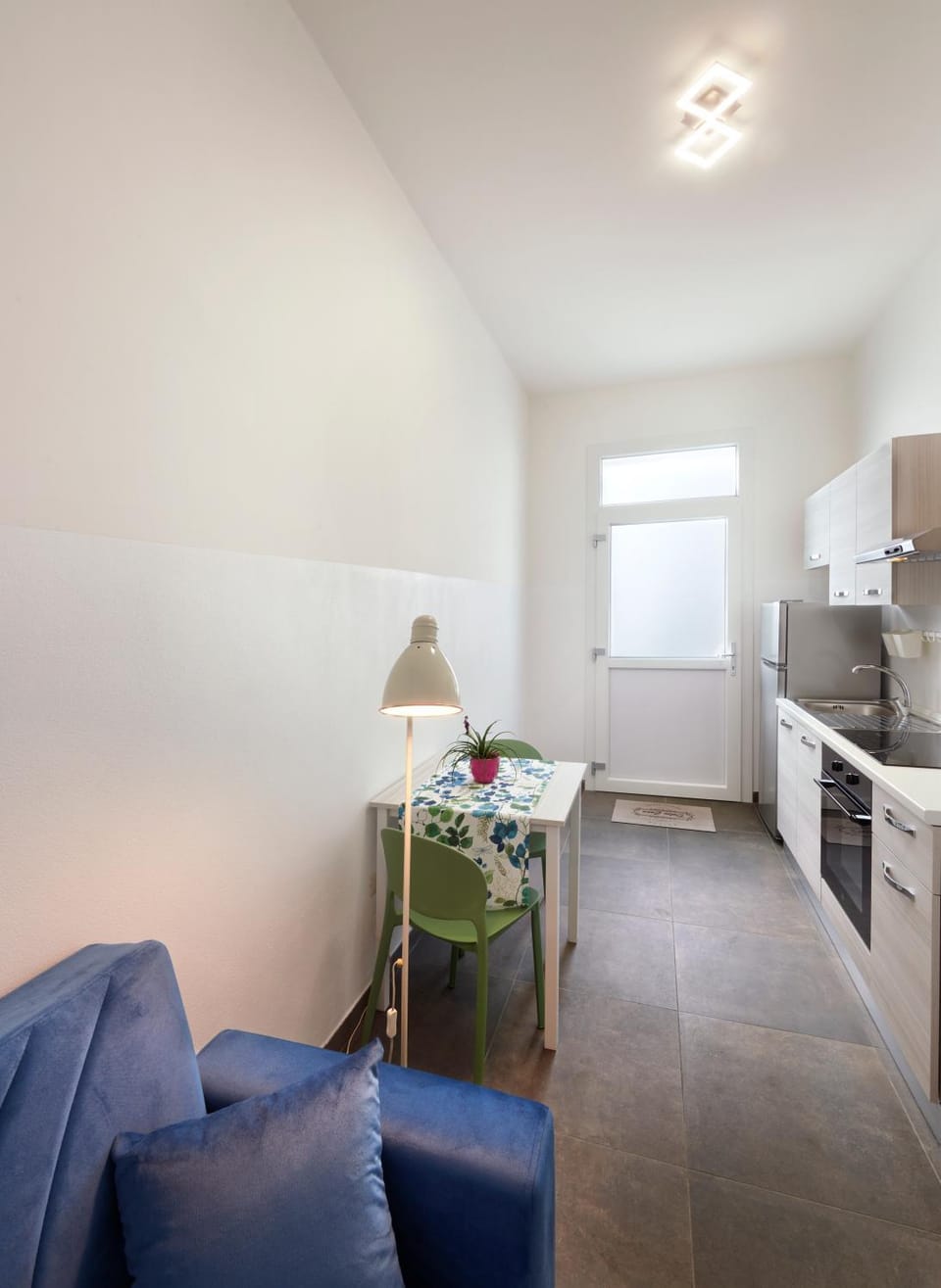 Kitchen or kitchenette, Living room, Seating area, Dining area, stove