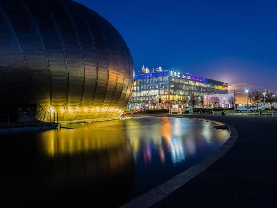 Glasgow, Finnieston Luxury 2 Bed with parking, e-check in, hi-fi Apartment in Glasgow