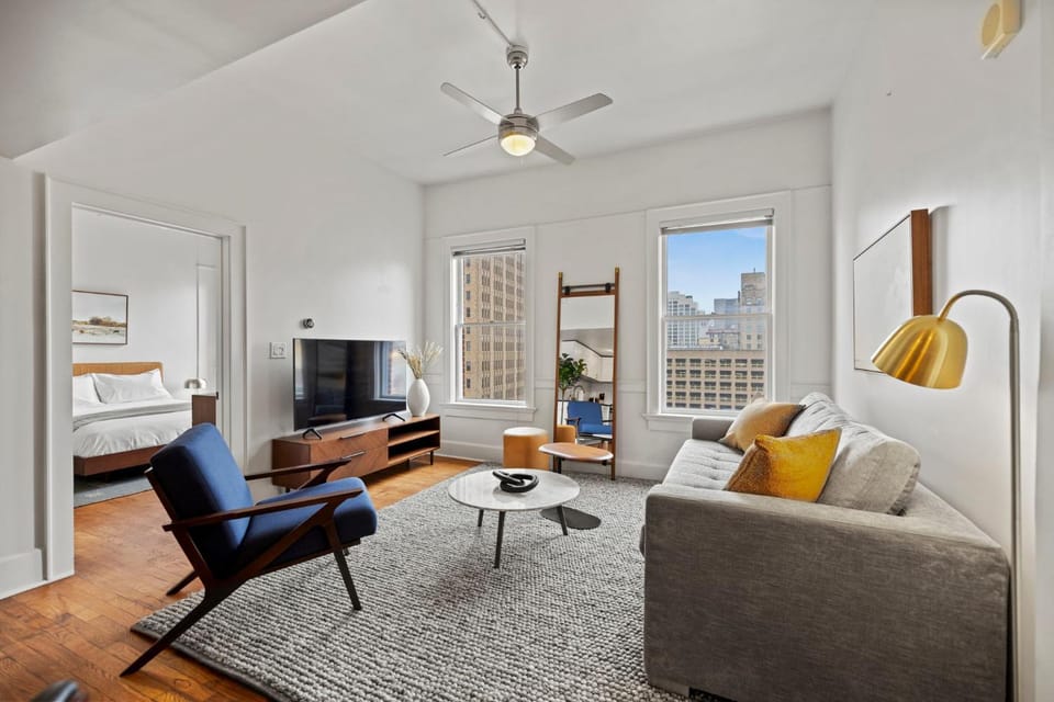 TV and multimedia, Living room, Seating area, Evening entertainment
