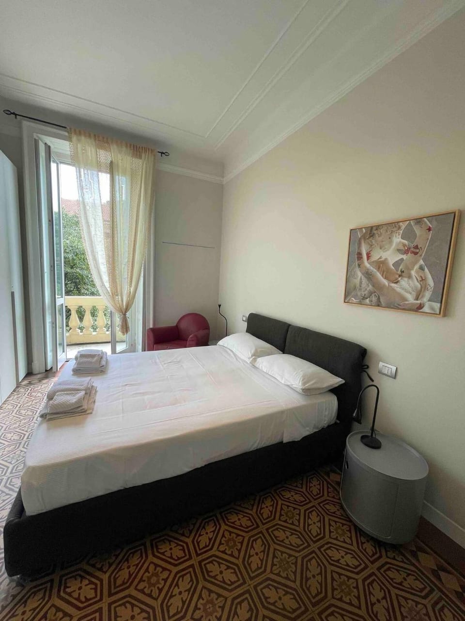 Bed, Bedroom, towels