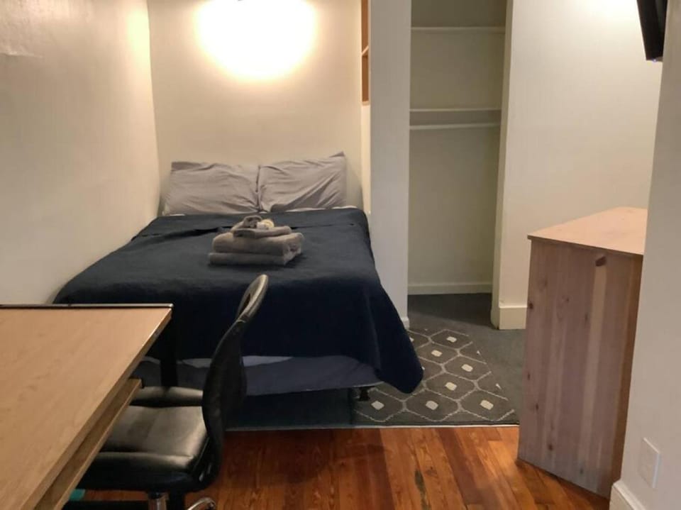 Bed, Seating area, Bedroom
