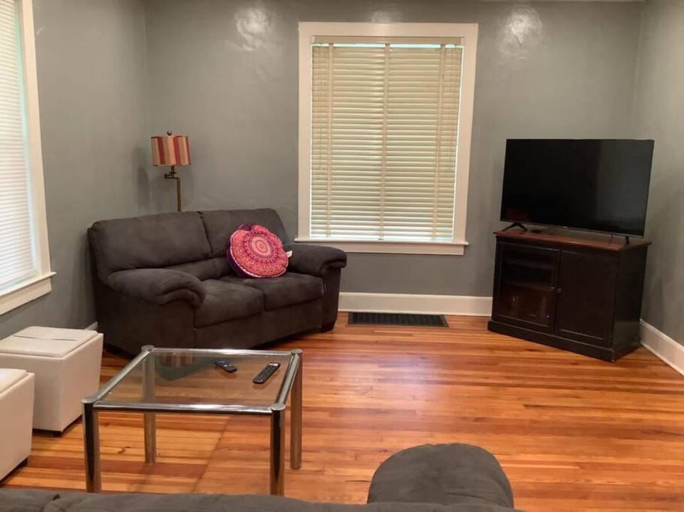 Communal lounge/ TV room, TV and multimedia, Living room, Seating area, Evening entertainment