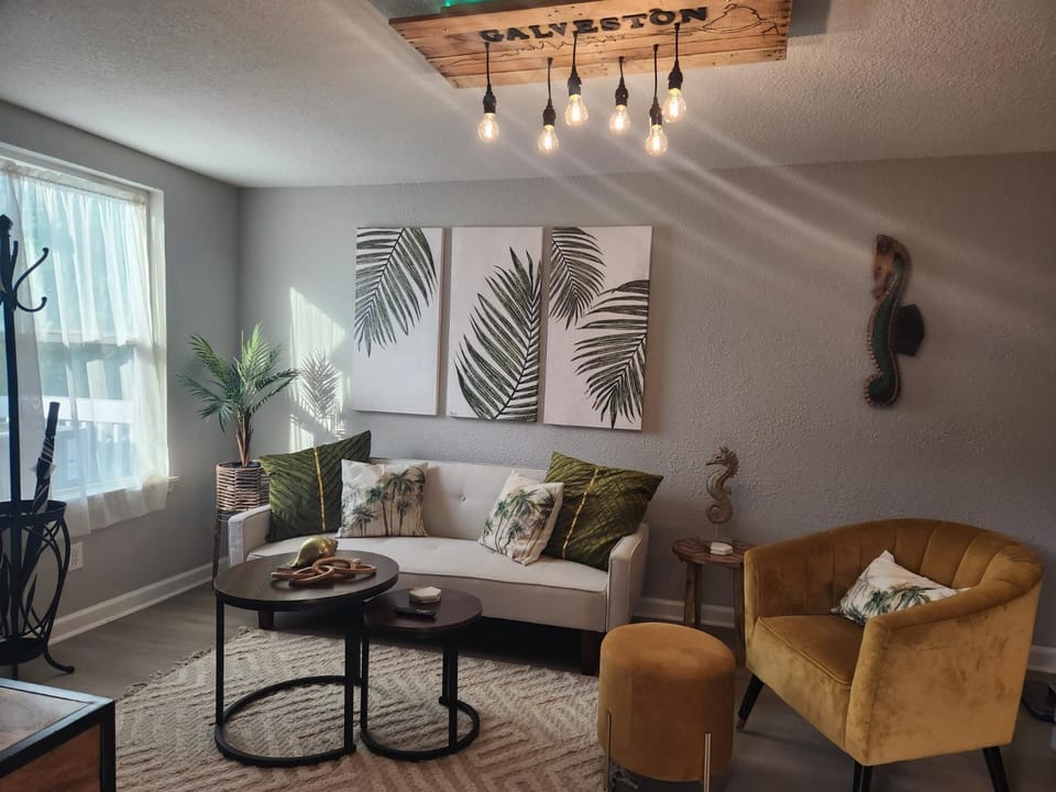 Vacation in style at the Beach House in Galveston Island