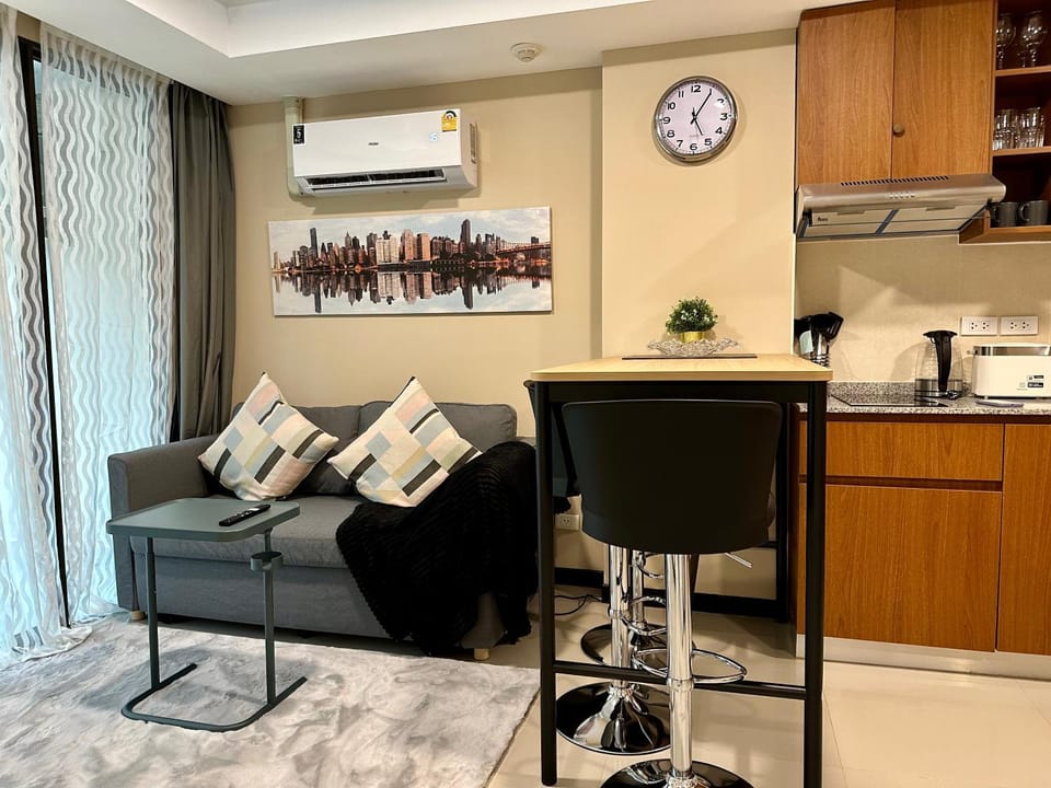 Seating area, Dining area