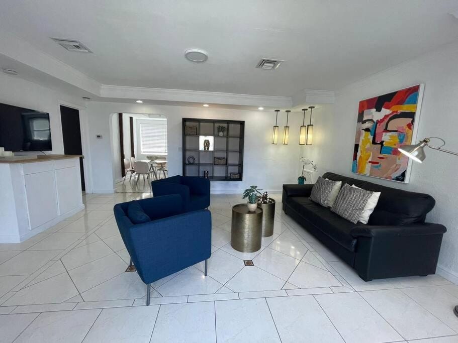 Stylish Home close to everything Apartment in Hollywood