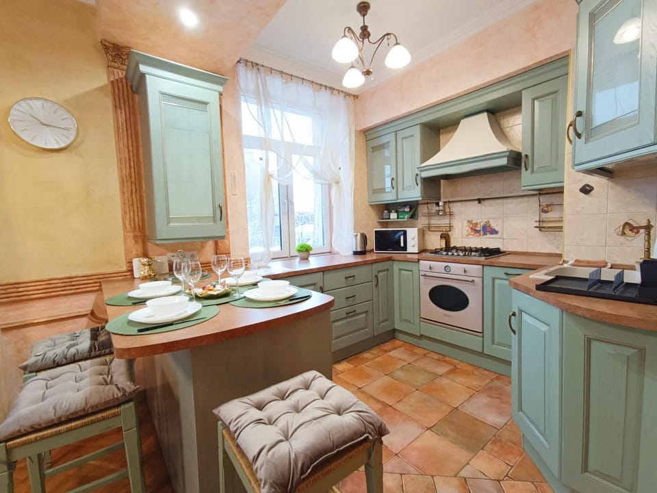 Kitchen or kitchenette, Dining area, dishwasher, minibar, pet friendly, stove