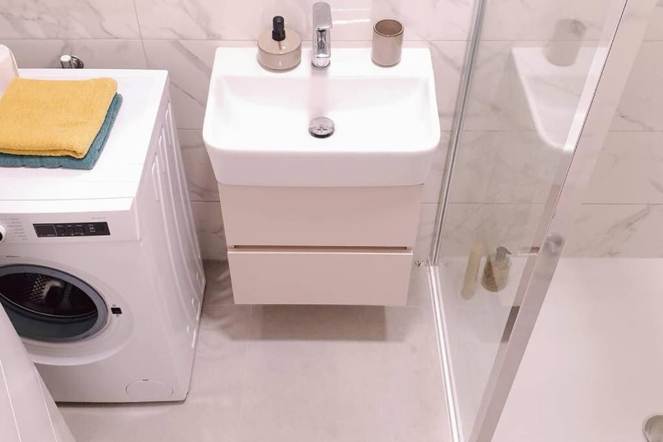 Bathroom, washing machine