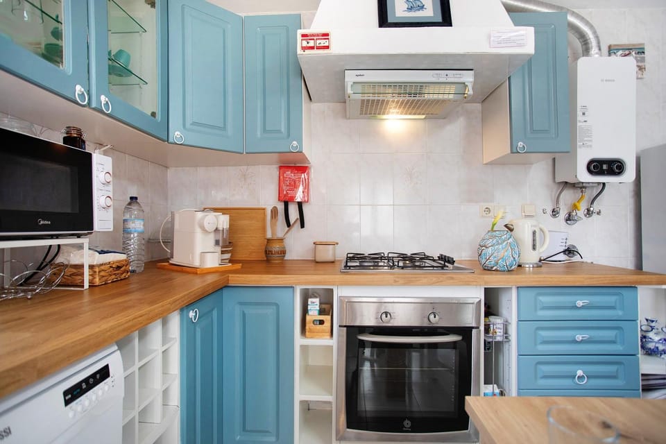 Kitchen or kitchenette, Living room