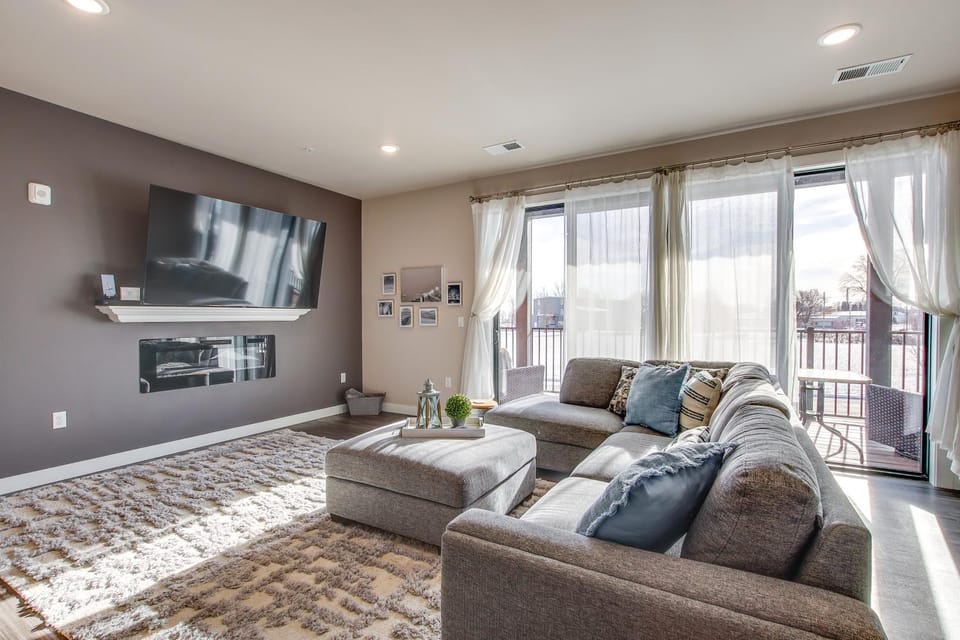 Modern South Pier Condo on Sheboygan River! House in Sheboygan