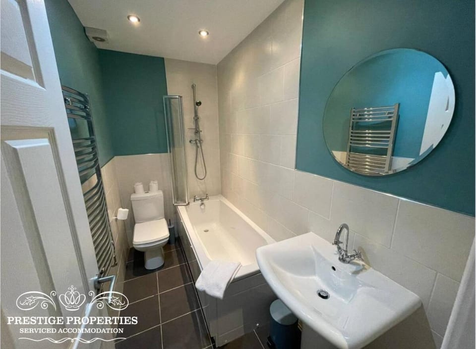 Shower, Toilet, Bathroom, Bath