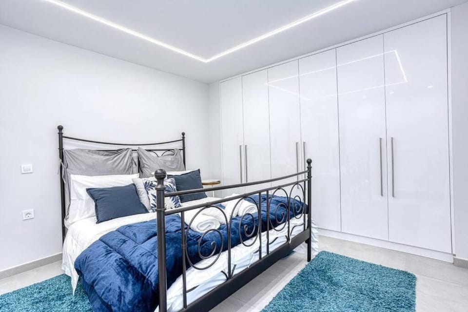 Bed, Photo of the whole room, Bedroom, wardrobe