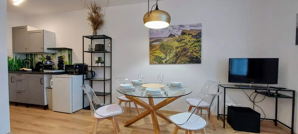 TV and multimedia, Kitchen or kitchenette, Dining area