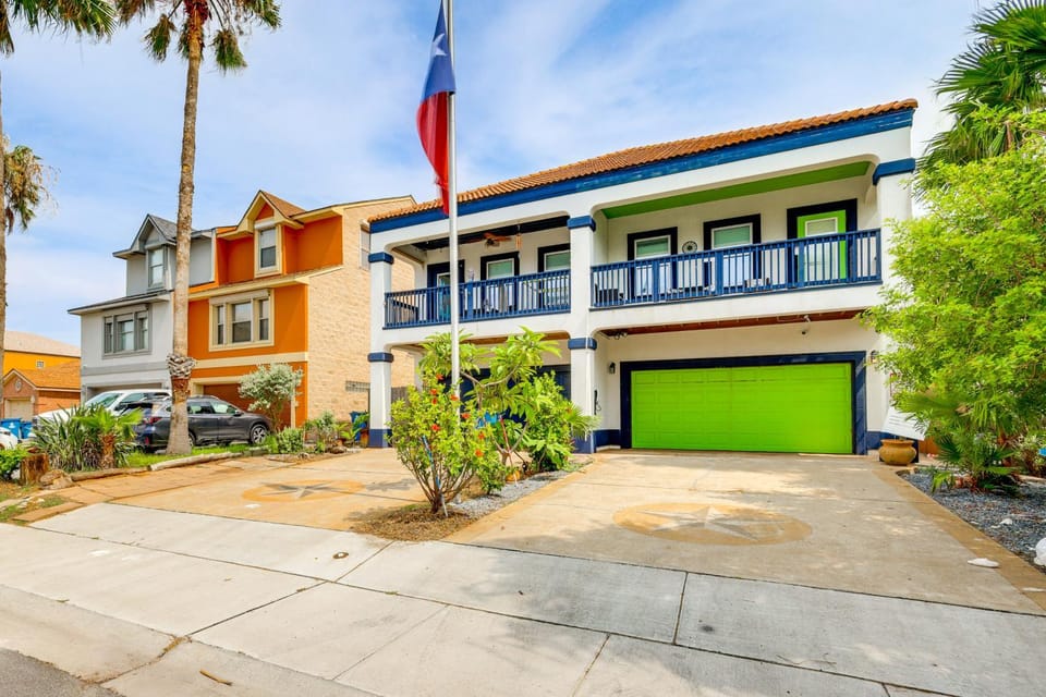 Steps to Beach: Oceanside Townhome w/ Heated Pool House in South Padre Island
