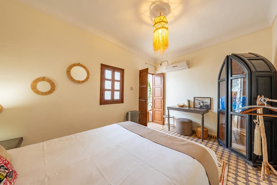 Bed, Photo of the whole room, Bedroom, wardrobe, air conditioner