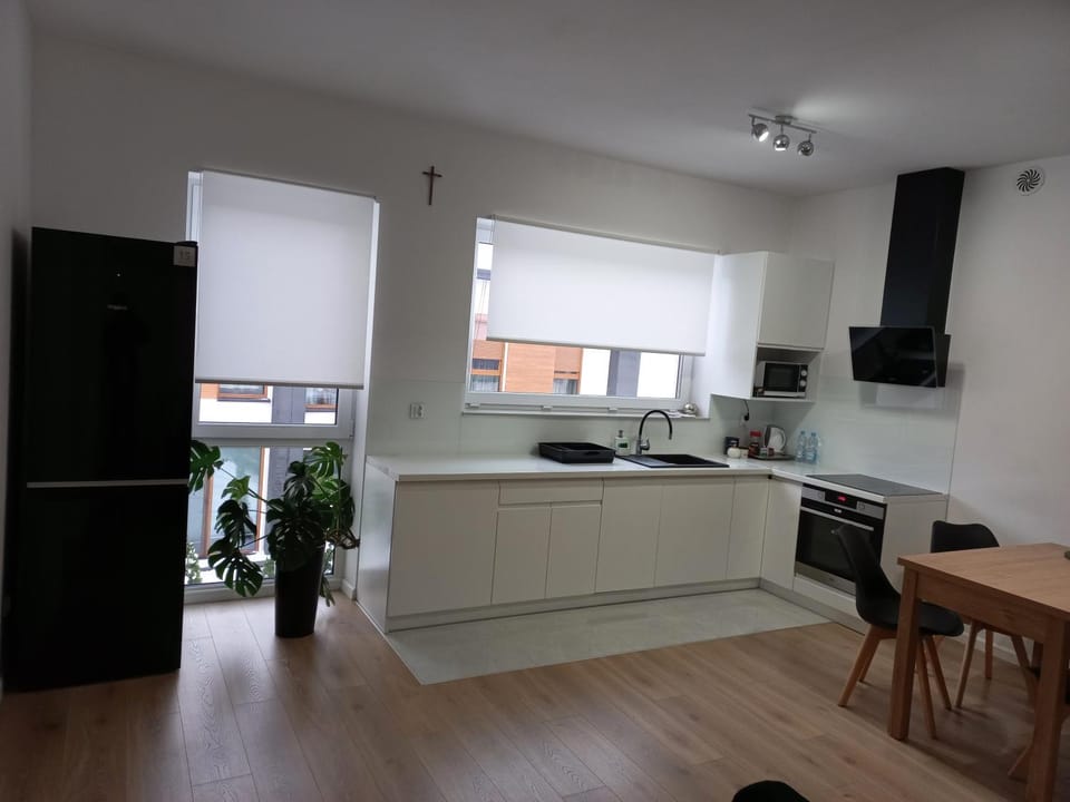 Kitchen or kitchenette, Dining area, minibar, stove