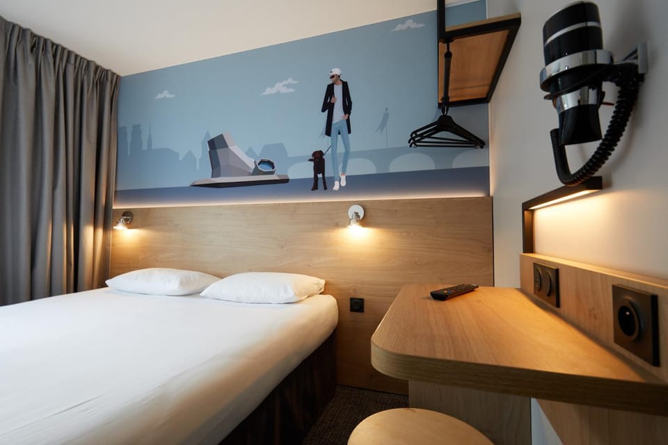 Photo of the whole room, Decorative detail, Bedroom